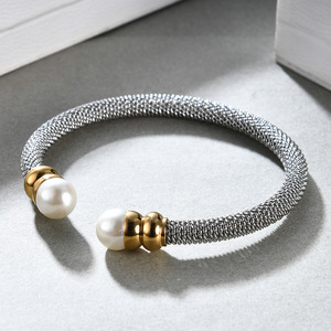 Bracelet en perles en acier inoxydable, câble de 5 mm avec incrustation de perles pour femmes, à porter au quotidien - Product Image 1