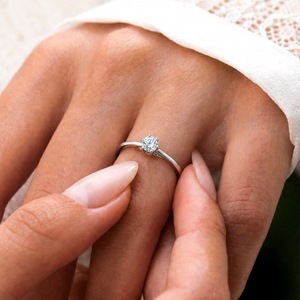 Anillo de Compromiso de Plata de Ley 925 con Diseño Sencillo Dylam, con Piedra de Moissanita de 5 mm y 0.5 ct, D VVS1, para Boda - Product Image 2