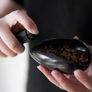 Juego <span class=keywords><strong>de</strong></span> Taza Dosificadora <span class=keywords><strong>de</strong></span> Granos <span class=keywords><strong>de</strong></span> Café, Botella Rociadora, <span class=keywords><strong>Agitador</strong></span> <span class=keywords><strong>de</strong></span> Espresso y Cuchara, <span class=keywords><strong>Bandeja</strong></span> Dosificadora <span class=keywords><strong>de</strong></span> Cerámica/Kit <span class=keywords><strong>de</strong></span> <span class=keywords><strong>Bandeja</strong></span> Medidora <span class=keywords><strong>de</strong></span> Dosis Individual - Product Image 2