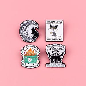 Al por mayor: Pines esmaltados de metal con diseño de Gato Lunar y Bote de Basura, insignias, broches de solapa de aleación, accesorios para ropa y mochilas - Product Image 1