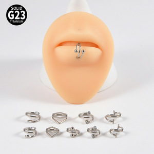Piercing de cartílago de titanio ASTM F136 con anillo de nariz cerrado curvado, bola pavimentada con circonita y diseño de gota de agua de tres capas marquise - Product Image 2