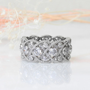 Bague ajourée tressée vintage pour femme, bijou de doigt élégant de style cour. - Product Image 1
