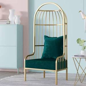 Silla de metal dorada con cojín de terciopelo rosa, diseño contemporáneo para sala de estar, muebles de salón. - Product Image 2