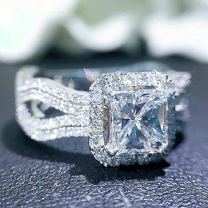 Anello di Fidanzamento con Zirconia Cubica a Pavé Completo per Donne, Fede Nuziale Romantica dallo Stile Elegante - Product Image 2