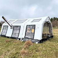 Tente de glamping gonflable de luxe extra large et spacieuse pour 8 à 10 personnes, imperméable et résistante au vent, type cabine.
