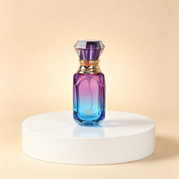 Flacon de parfum de luxe en verre dégradé facetté de 30 ml avec bouchon en cristal de diamant, pompe pulvérisatrice dorée et emballage en boîte pour femmes