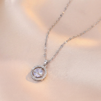 Collier en acier inoxydable plaqué argent avec pendentif planète Saturne, incrustation de zircone étincelante, charme céleste, chaîne à maillons pour femmes