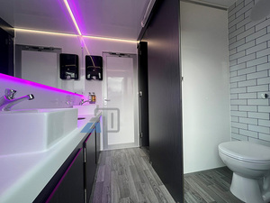 Luxe 7-Station 19FT/5.8M Portable Toilettes Remorque Design Moderne Style Événements En Plein Air Salle De Bains Mobile Toilettes Remorques - Product Image 5