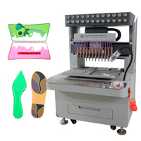 Machine de distribution en PVC souple 12 couleurs 2D Porte-clés et patch en caoutchouc PVC liquide faisant des machines et du silicone