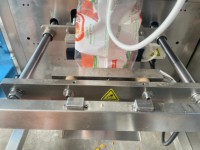 Balances multiheads pesant automatiquement les bonbons dattes machine à emballer les sachets de granulés machine à remplir les sachets machine à emballer