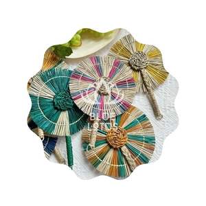 Éventail en herbe de mer artisanal naturel - Product Image 1