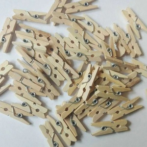 Vente en gros de Mini pinces à vêtements en bois et de clips, impression colorée de logo, de différentes tailles, chevilles en bois pour tissu