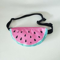 Sac banane en polyester motif tranche de pastèque mignon avec sangle réglable et fermeture éclair, sac de poitrine pour les voyages en extérieur et l'usage quotidien
