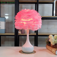 Lampe de table LED créative avec abat-jour en plumes, décoration de festival, de mariage, pour la maison, la chambre, le salon, lumière chaude romantique, cadeaux décoratifs