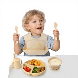 Ensemble d'alimentation pour bébé en silicone de qualité alimentaire pour les tout-petits et l'apprentissage de l'auto-alimentation |   Assiette à ventouse, bol, bavoir, fourchette et cuillère avec couvercle - Product Image 4