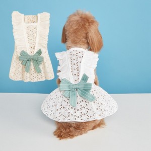 Lindo Vestido de Encaje para Perro con Lazo Verde, Estilo Princesa, Ropa Transpirable de Primavera para Perros, Blanco - Product Image 1