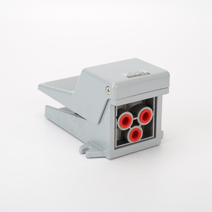 Vanne à pédale 4F210-08 pour le contrôle de inversion du cylindre, à commande au pied, pour milieux à température normale - Product Image 3