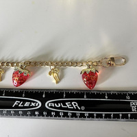 Eenvoudige Acryl Fruit Sleutelhanger Mode Aardbei Strik Ketting Charme Aan Mijn Dochter