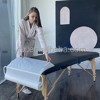 Machine de fabrication de rouleaux de draps jetables non tissés pour hôpitaux, spas et salons, avec perforation automatique