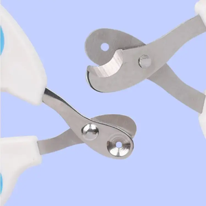 ชุดอุปกรณ์ทำความสะอาดและกรูมมิ่งสัตว์เลี้ยงคุณภาพสูง แปรงกำจัดขนหลุดร่วง สินค้าสำหรับแมวยอดนิยม ร้านขายอุปกรณ์สำหรับแมว กรรไกรตัดเล็บสำหรับสุนัขและแมว - Product Image 5