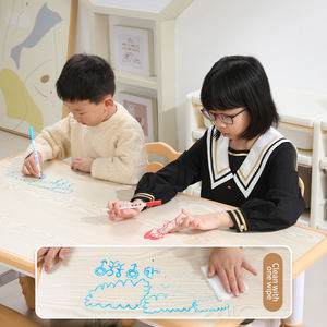 Prix de gros : Ensemble table et chaises pour enfants, idéal pour l'apprentissage de la peinture artistique, avec 4 chaises en plastique, adapté pour l'intérieur et l'extérieur - Product Image 4