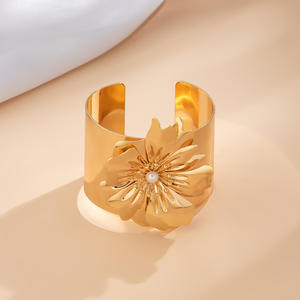 Nouveauté Bijoux de Mode Perle Exagérée Artisanat Métal Fleur Avancée Or 18K Bracelet <span class=keywords><strong>Manchette</strong></span> Ouvert pour Femmes - Product Image 5