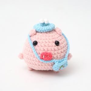 El yapımı tığ pembe domuz peluş bebekler sarı ve mavi aksan KIVA marka yumuşak sevimli bebek oyuncakları annelik bebek yoldaşları - Product Image 2