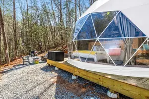 Mingyue 8m Diâmetro Outdoor Hotel Dome House Glamping Cúpula Geodésica Tenda Com PVC Tampa Do Telhado