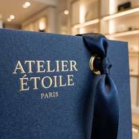 Boîtes d'emballage et sacs cadeaux en papier classique avec logo personnalisé, avec poignées torsadées, matériaux recyclés pour l'artisanat de bougies