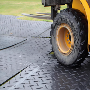 Tapis de protection du sol réversibles 4x8 pieds pour utilisation sur <span class=keywords><strong>gazon</strong></span> et en foresterie, résistent aux tracteurs et aux machines lourdes, préviennent les sillons. - Product Image 4