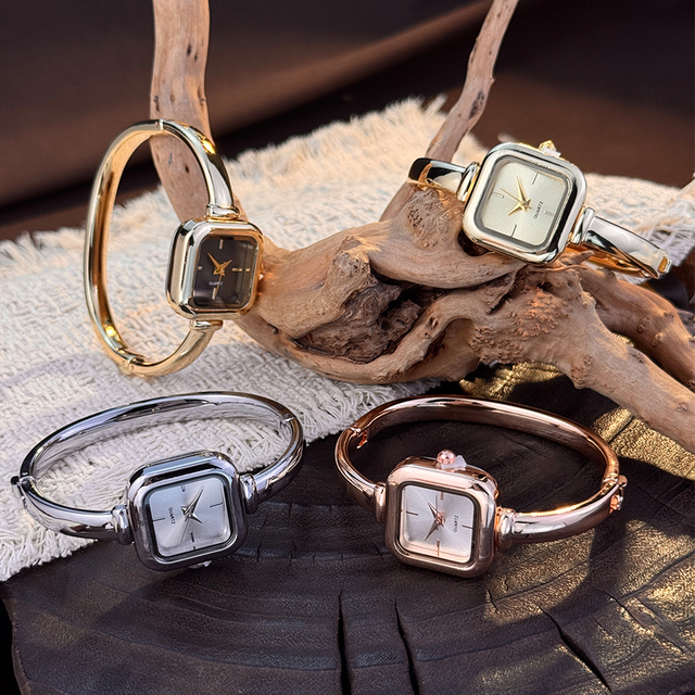 Elegant Women's Bangles Watch Fashion Exquisite Square Dial Quartz Watches Vintage Ladies Dress Bracelet Strap Wristwatch(WA435)
