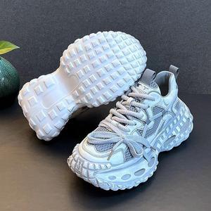 รองเท้าผ้าใบผู้ชายอินเทรนด์สีเทาสีขาวส้นแบนแบบผูกเชือกสวมใส่ทุกวันผู้สูงอายุ 60 พลัสไซส์ 2025 - Product Image 4