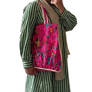 Sac fourre-tout en coton matelassé style bohème, fait main, en tissu, à ouverture supérieure, imprimé floral, patchwork, sac à bandoulière - Product Image 4