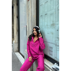 Conjunto Deportivo Acolchado Color Fucsia con Capucha, Cómodo y Transpirable, Ropa Deportiva para Invierno, Diseño Personalizado con Logotipo Bordado - Product Image 5