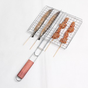 Grille de barbecue en acier galvanisé et aluminium à trous carrés avec poignée pour le camping en plein air, la restauration, les restaurants et la cuisson au barbecue - Product Image 4