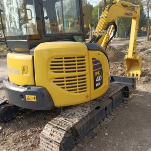 Pelle compacte KOMATSU PC40 d'occasion Modèle 2021 Moteur et pompe inclus Poids en ordre de marche de 4150kg - Product Image 1