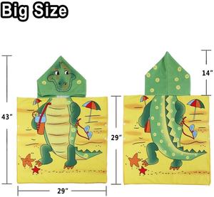 Microfiber कस्टम प्रिंट कार्टून 100% पॉलिएस्टर Hooded पोंचो बच्चों Hooded समुद्र तट स्नान तौलिया - Product Image 2