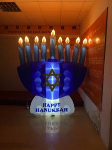 Menorah Gonfiabile per Hanukkah, Decorazioni Ebraiche da Giardino per la Festa di Hanukkah - Product Image 4