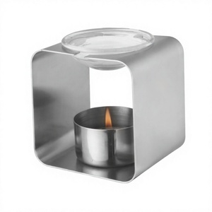 Vente en gros T-Light Bougeoirs en métal de luxe avec support conique Lanternes et bocaux en acier inoxydable pour la décoration intérieure - Product Image 1