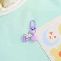 Vente en gros de mini pendentifs porte-clés en résine et plastique, mignons, en forme de fruits et de cœurs, pour accrocher à la main, ornements d'emballage, porte-clés, très demandés