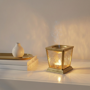 Brûleur d'encens en laiton au design conique dernier cri avec découpes florales, diffuseur d'aromathérapie pour usage décoratif - Product Image 1