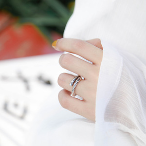 Bague ajustable en laiton style chinois sculptée, motif tourbillon, pour couple, polyvalente, tendance, pour usage quotidien ou mariage - Product Image 2