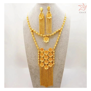 女性18 18K神プレートドバイジュエリーネックレスセットモールディングパーティーギフト