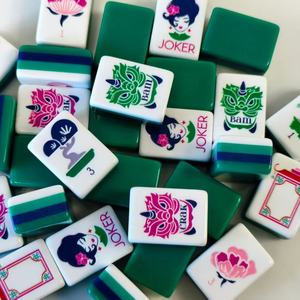 <span class=keywords><strong>Set</strong></span> di <span class=keywords><strong>Mahjong</strong></span> in Acrilico a Quattro Strati Personalizzato all'Ingrosso, Tessere di <span class=keywords><strong>Mahjong</strong></span> Americane Intagliate per Giochi di Scacchi - Product Image 1