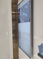 Écran LED Résolution 1080P Luminosité 7000cd 178 °   Angle de vision intégré CMS, montage au plafond intérieur, utilisation en magasin de détail