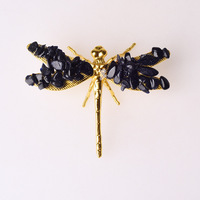 Vente en gros de médailles libellules naturelles en cristal, technique de mosaïque, style amour, gravier, statue d'insecte, décoration de bureau et de maison, guérison