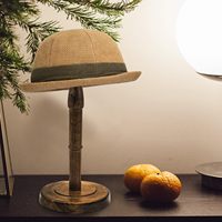 HAIBEIR Support de chapeau en bois brun antique autoportant Support de table pour casquettes et perruques Présentoir d'accessoires de mode une pièce
