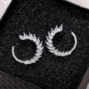 Orecchini a Cerchio con Forma di Foglia per Donne, Accessori per Orecchie a Forma Floreale per Uso Quotidiano alla Moda - Product Image 6