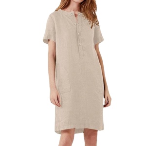 Vente en gros de robes en coton pour femmes, manches courtes, couleur unie, boutonnées, col rond, longueur midi, robe décontractée droite pour l'été - Product Image 1