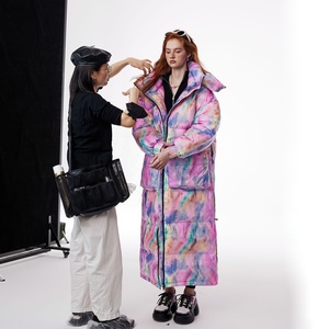 Veste en duvet d'hiver pour femmes de haute qualité-Style personnalisable direct d'usine, logo OEM personnalisable, motif imprimé long - Product Image 1